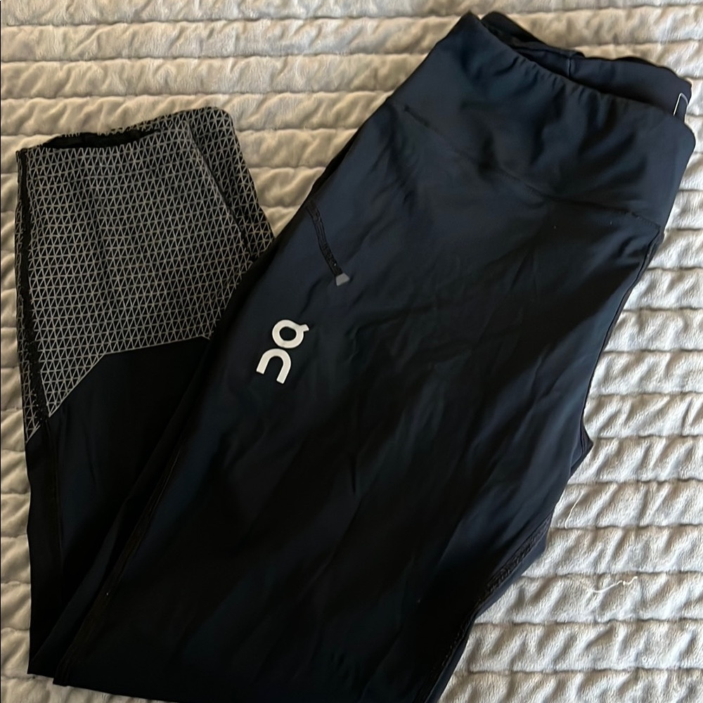 On Running women’s Black Athletic Bottoms